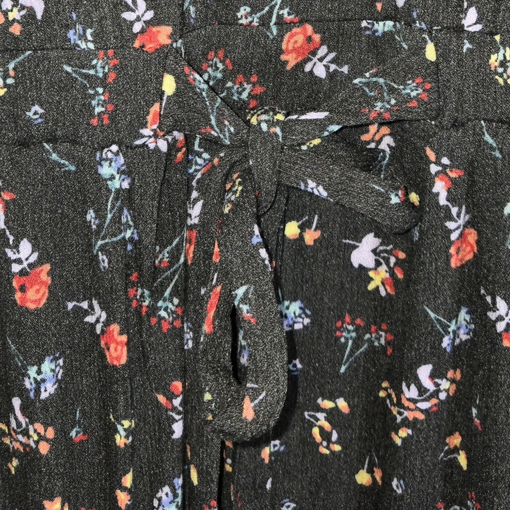 No Boundaries O Ring Detail Floral Printed Crinkle Fabric Cropped Jumpsu… - Picture 2 of 5